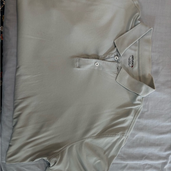 UNTUCKit Men's Polo Shirt in Light Gray - Short Placket Collar - Picture 2 of 2